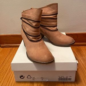 Sundance Marta Crossover Boots Size 39 (Tan)